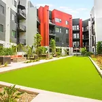 Spacious Large 2 Bed Apt In Woodland Hills Ca