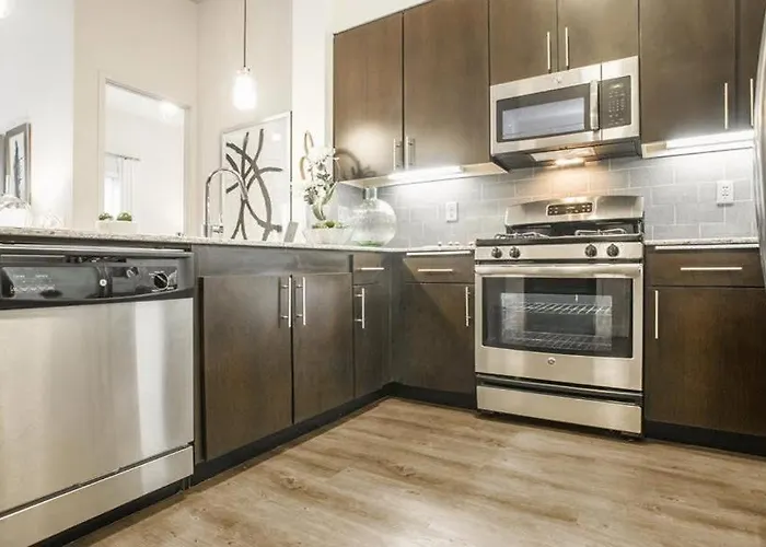 Spacious Large 2 Bed Apt In Woodland Hills Ca