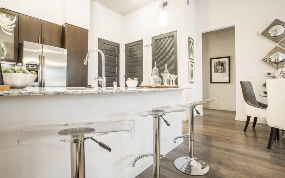 Spacious Large 2 Bed In Woodland Hills Ca Los Angeles