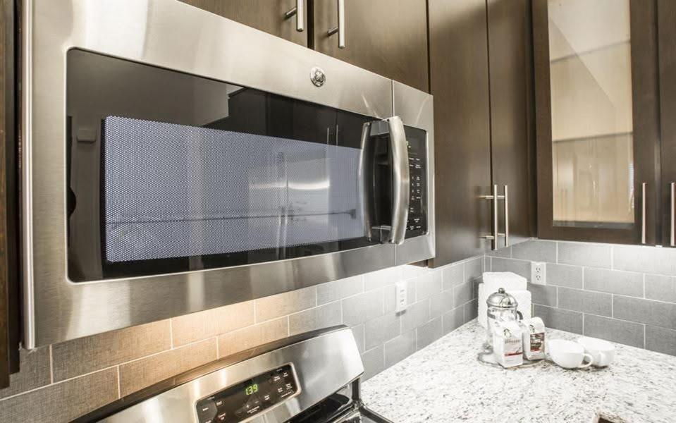 Spacious Large 2 Bed In Woodland Hills Ca * Los Angeles