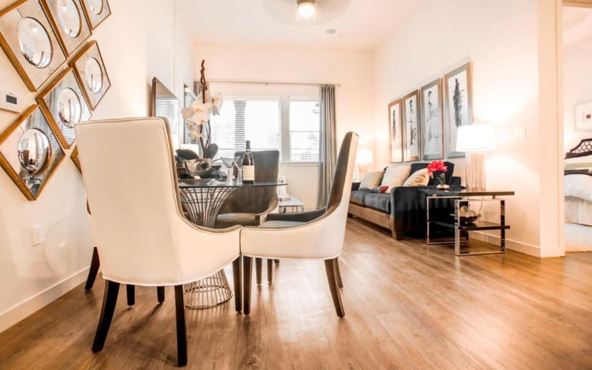 Spacious Large 2 Bed In Woodland Hills Ca