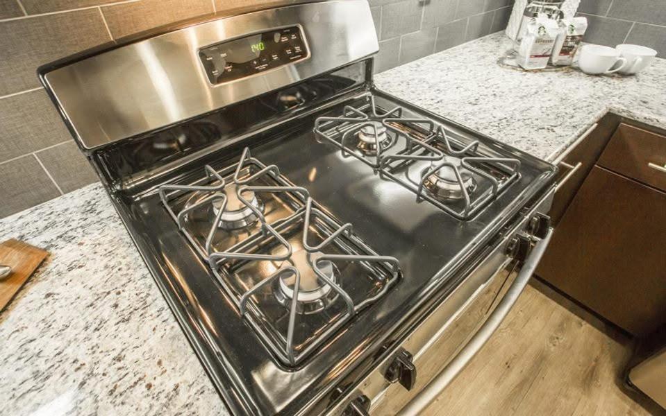 Spacious Large 2 Bed In Woodland Hills Ca Los Angeles